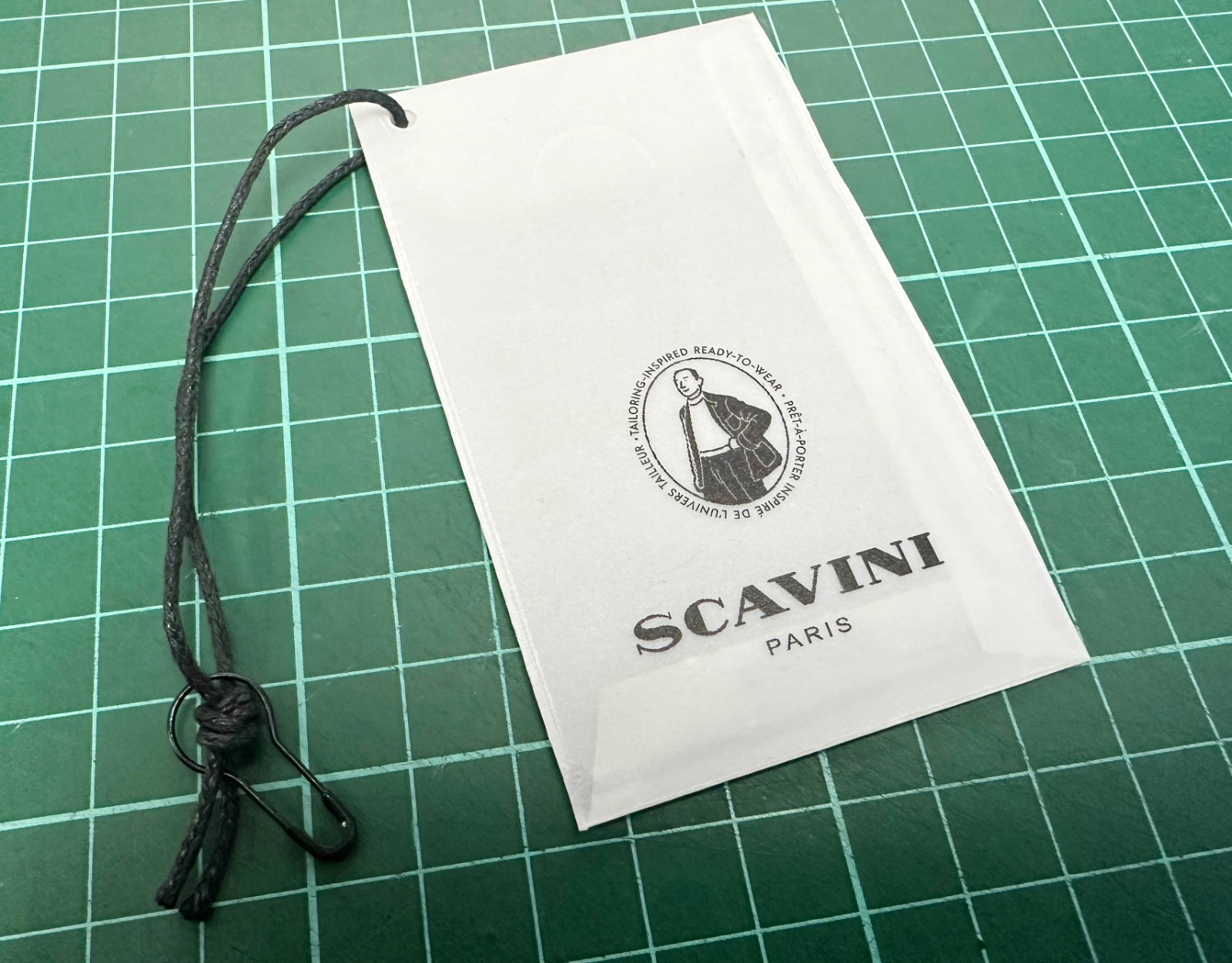 豪华烫金吊牌印刷定制 - 服装品牌高端标签